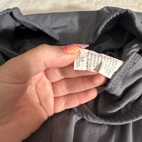 Old Navy Women's Gray Leggings - Picture 3 of 3